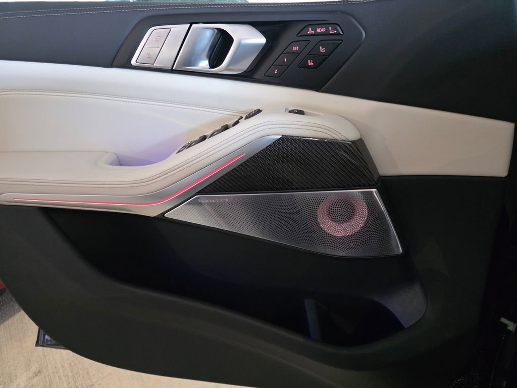 New 2026 BMW X7 M60i image 17