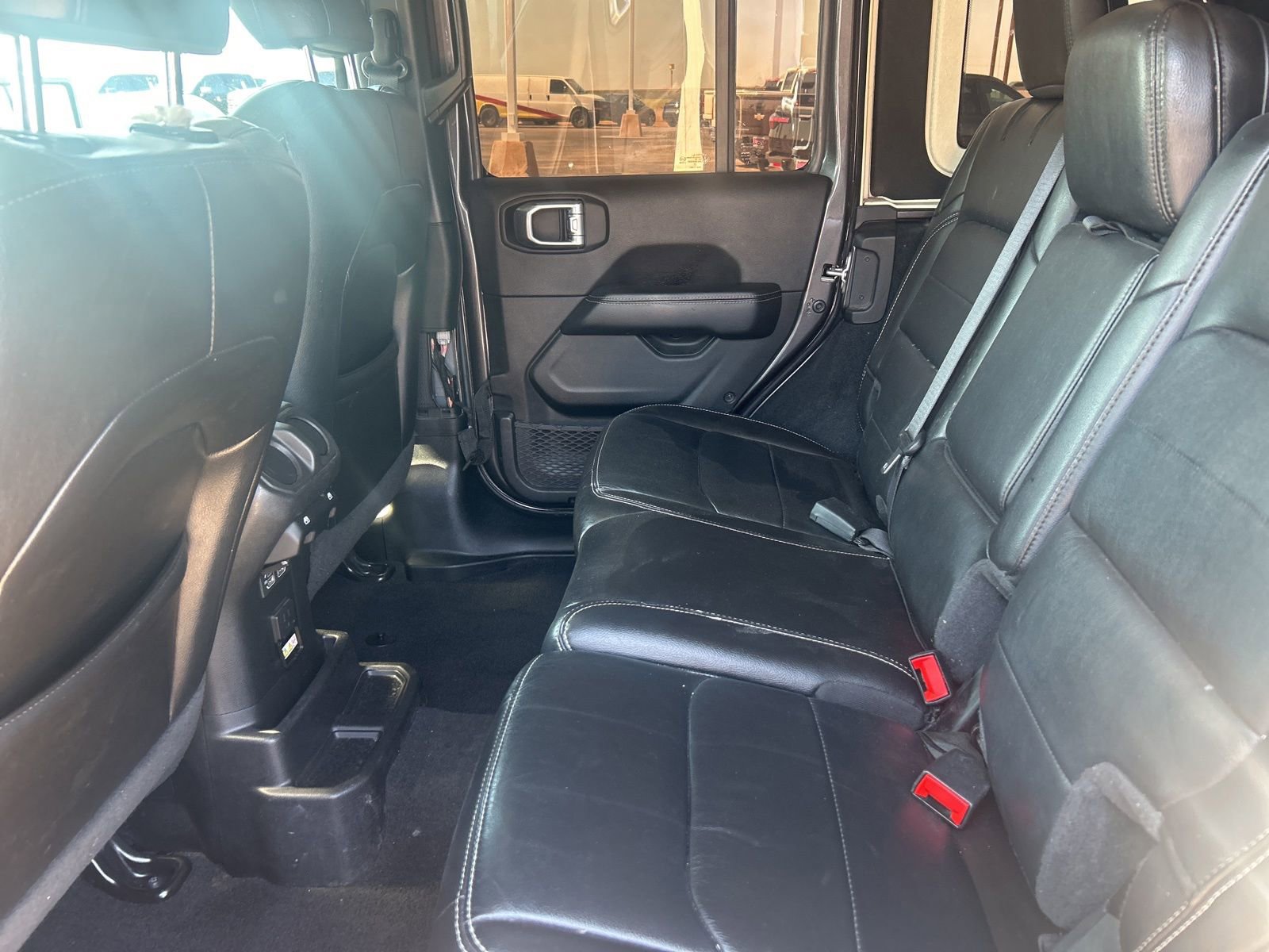 Used 2022 Jeep Wrangler Unlimited Sahara AWD/4WD image 10