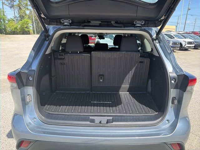 Used 2022 Toyota Highlander LE image 12