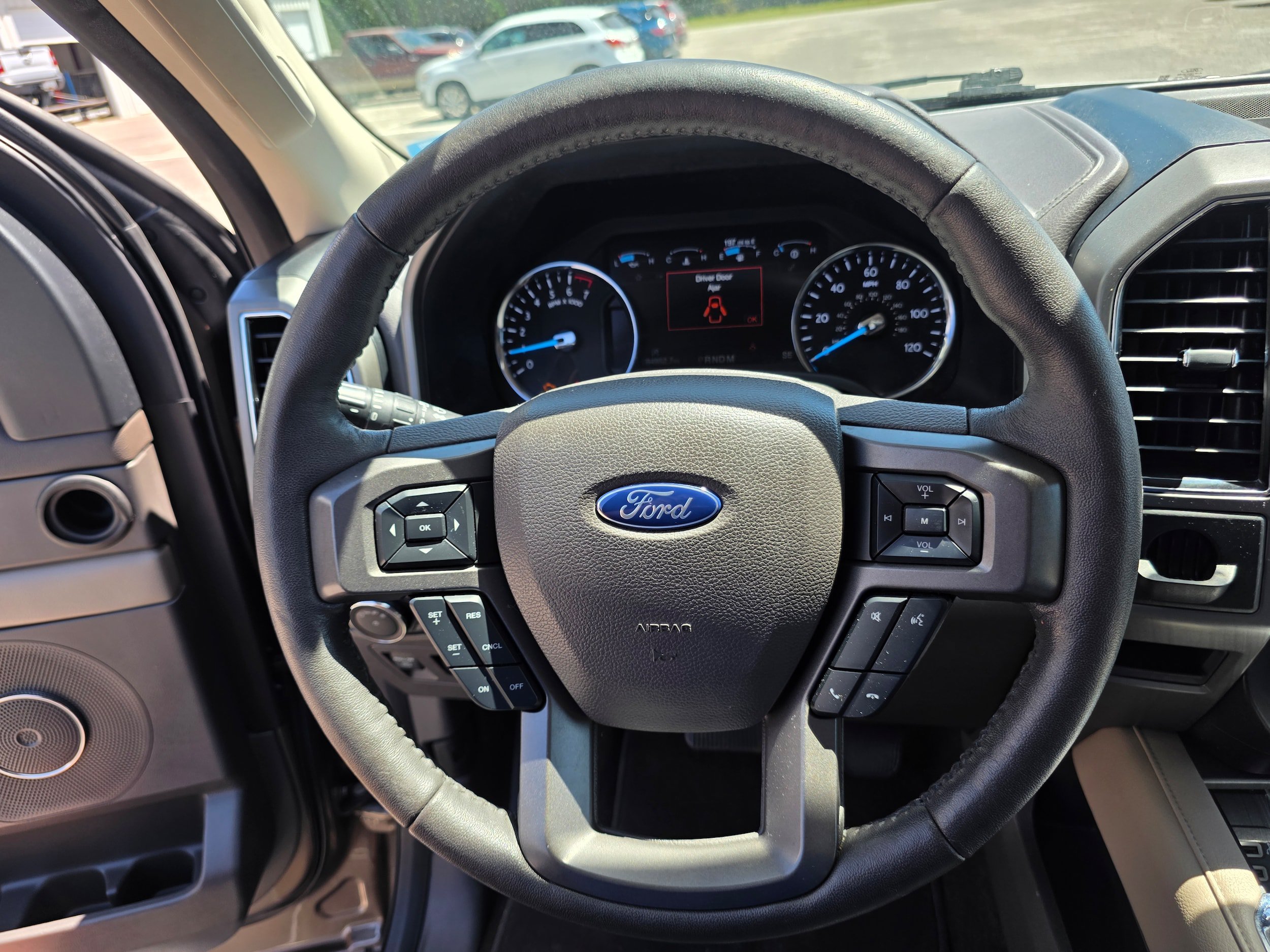Used 2019 Ford Expedition XLT w/ Equipment Group 202A RWD image 12