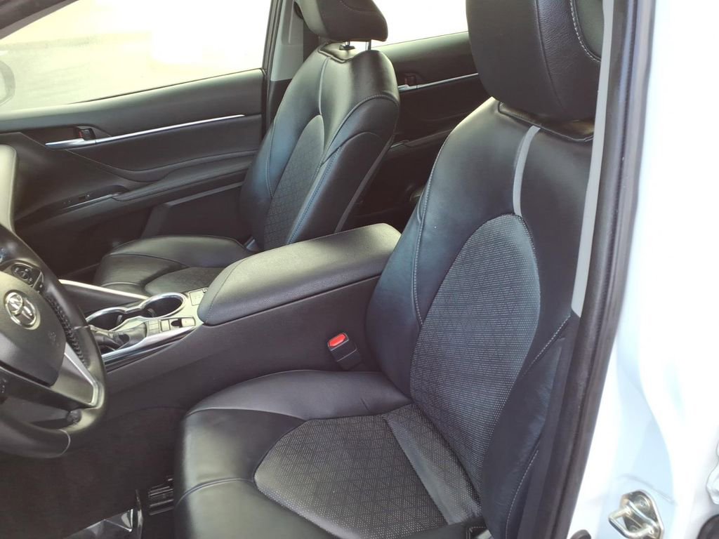 Used 2018 Toyota Camry XSE image 14