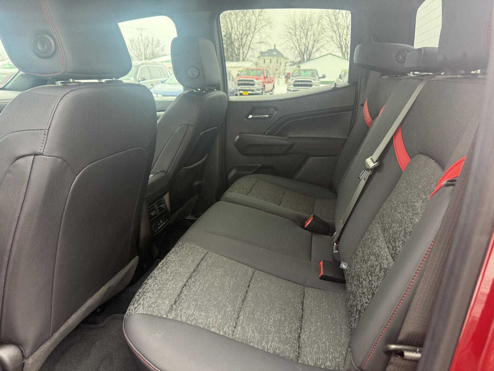 Used 2024 Chevrolet Colorado Z71 w/ Z71 Convenience Package 2 image 11