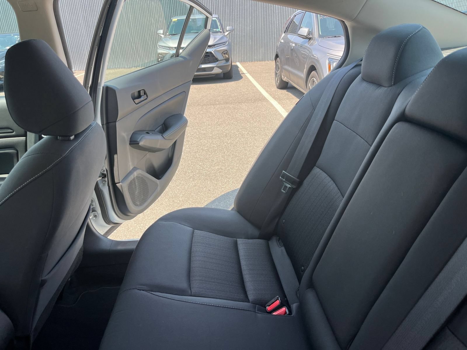 Used 2025 Nissan Altima 2.5 SV FWD image 39