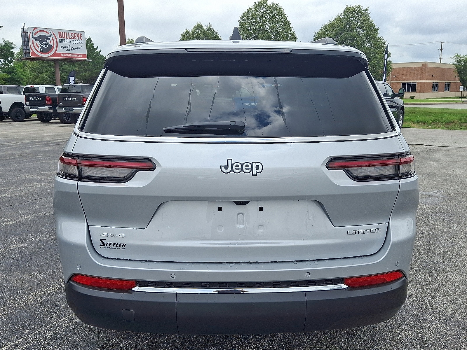 Used 2025 Jeep Grand Cherokee L Limited w/ Trailer Tow Package image 7