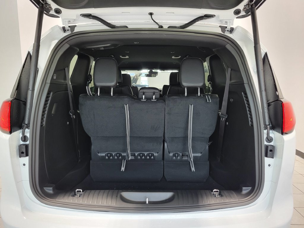 New 2027 Chrysler Pacifica LX FWD image 9
