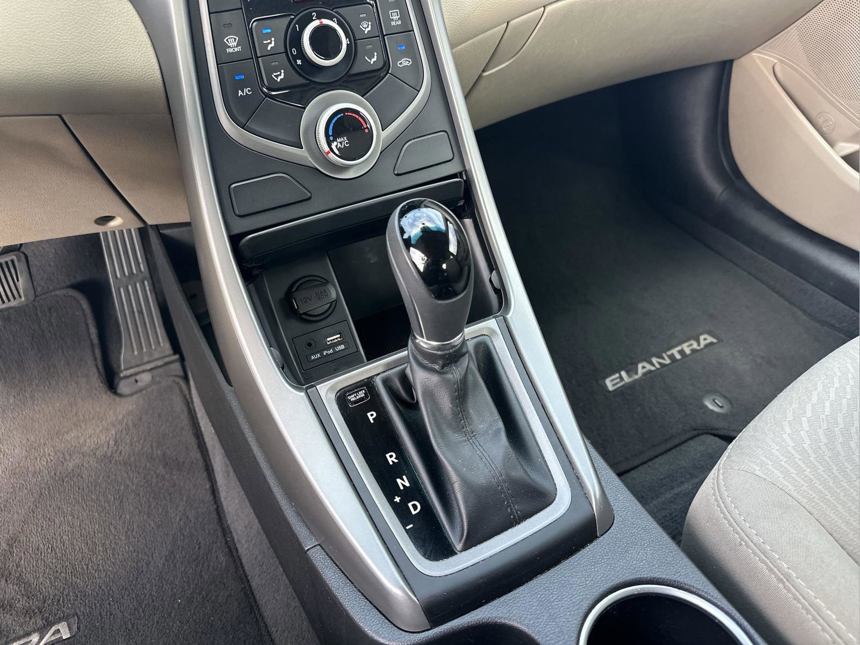 Used 2015 Hyundai Elantra SE w/ Option Group 02 image 15