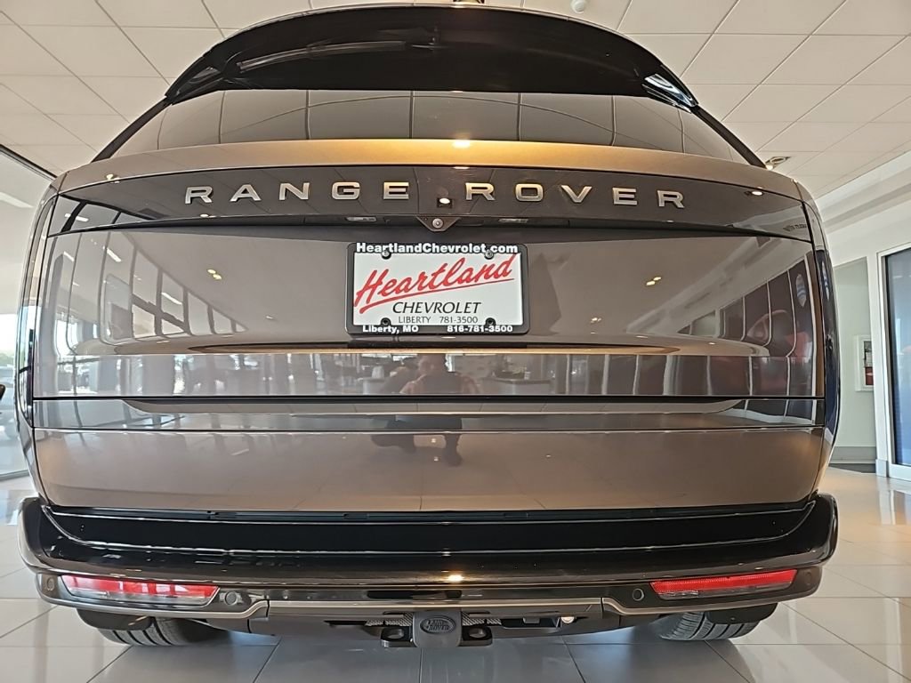 Used 2025 Land Rover Range Rover SE AWD/4WD image 9