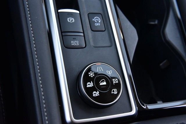 Certified 2025 Nissan Pathfinder SL w/ SL Premium Package image 21