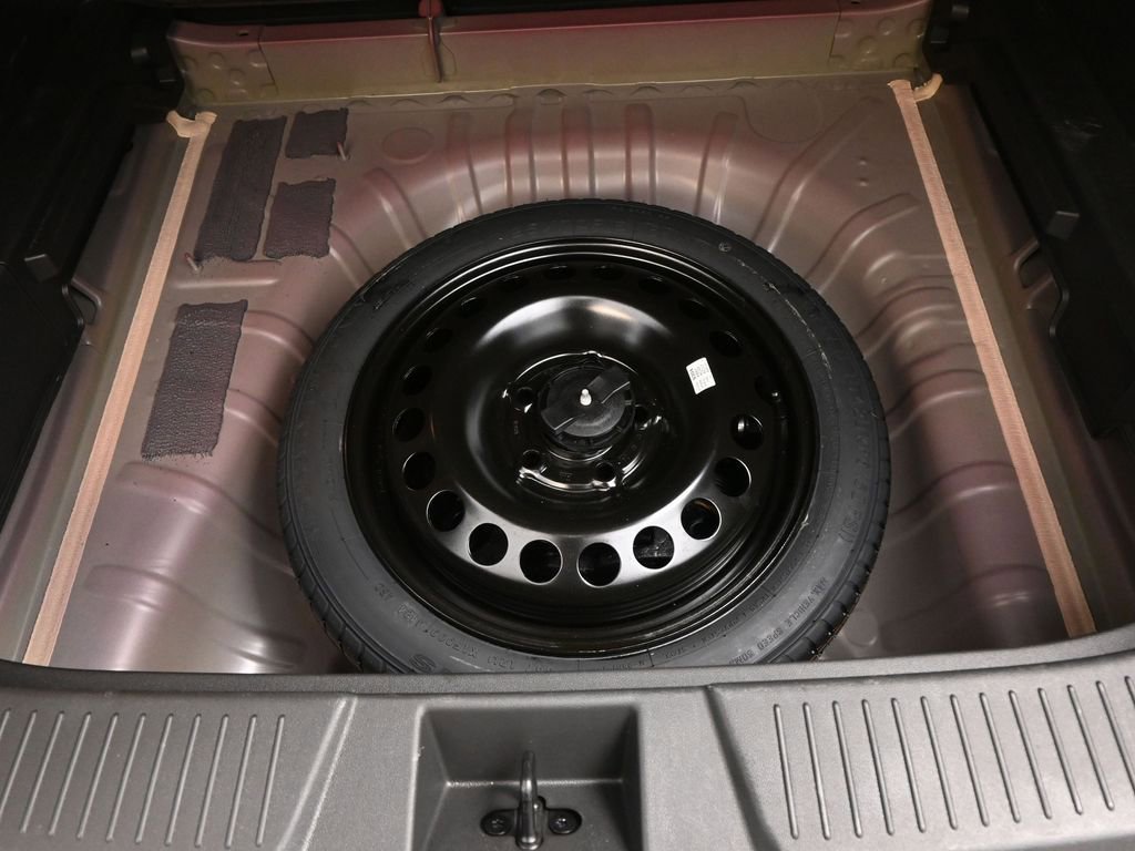 Used 2025 Chevrolet Trax LT w/ LT Convenience Package image 18