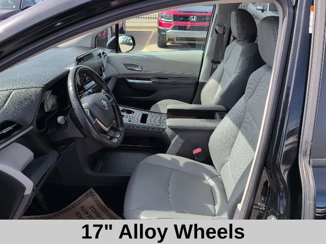 Used 2024 Toyota Sienna XLE image 12