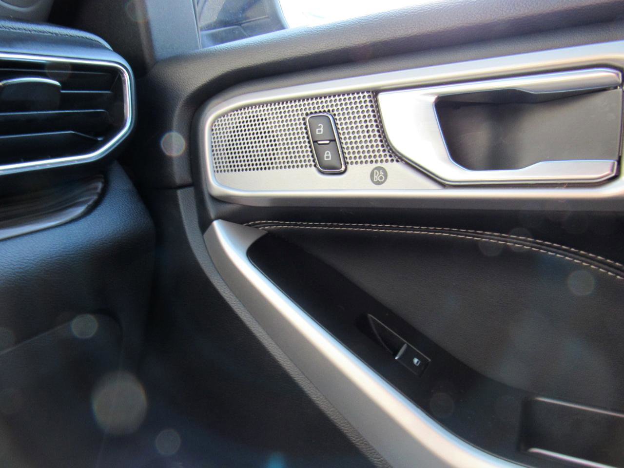 Used 2022 Ford Explorer Limited w/ Equipment Group 301A image 28