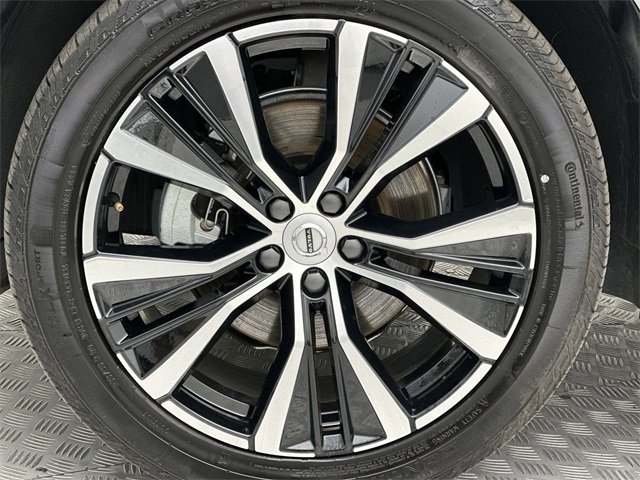 Certified 2025 Volvo XC60 B5 Plus image 10