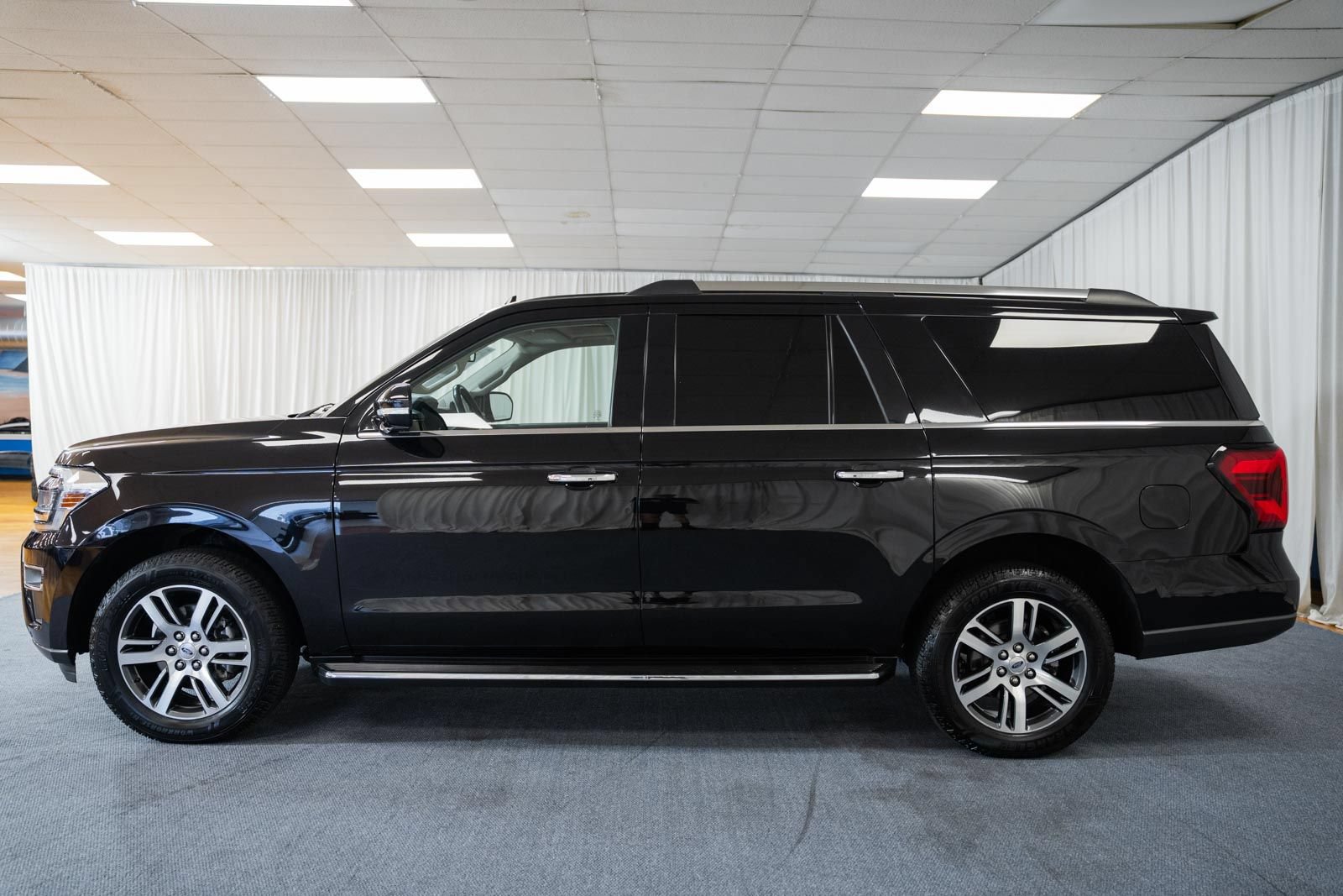 Used 2023 Ford Expedition Max Limited AWD/4WD image 5