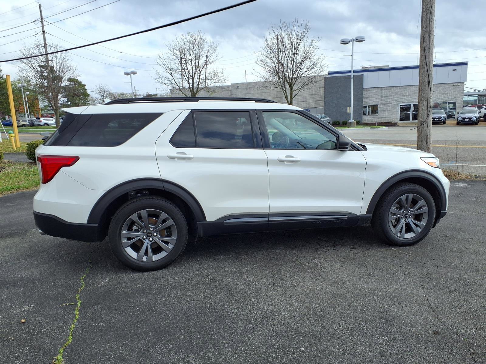 Used 2021 Ford Explorer XLT w/ Equipment Group 202A AWD/4WD image 34