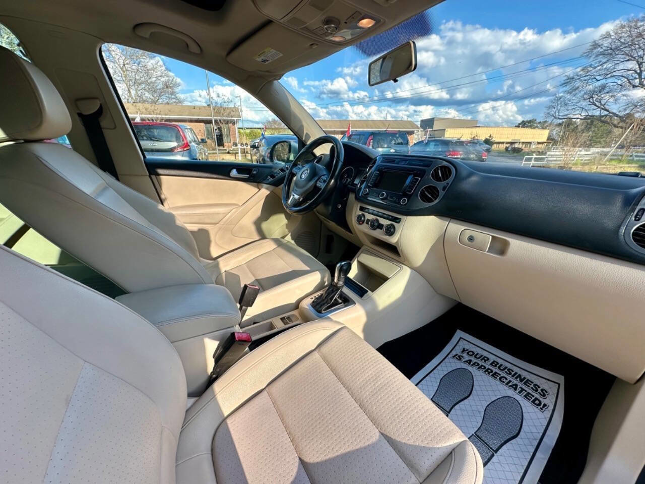 Used 2013 Volkswagen Tiguan SE image 19
