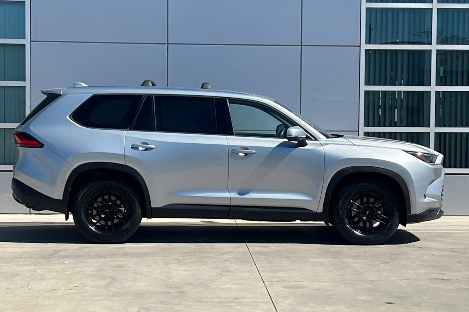 Used 2024 Toyota Grand Highlander AWD image 3