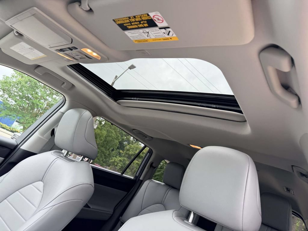 Used 2023 Toyota Highlander XLE AWD/4WD image 20