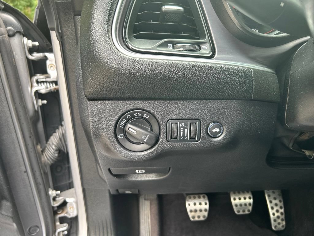 Used 2016 Dodge Challenger R/T RWD image 26