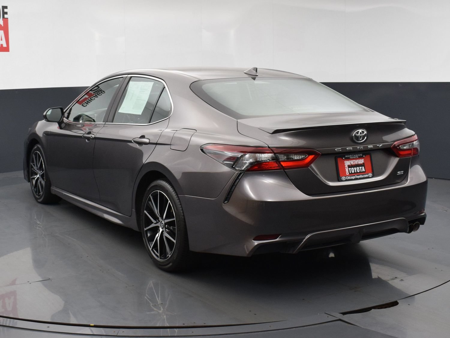 Used 2024 Toyota Camry SE FWD image 3