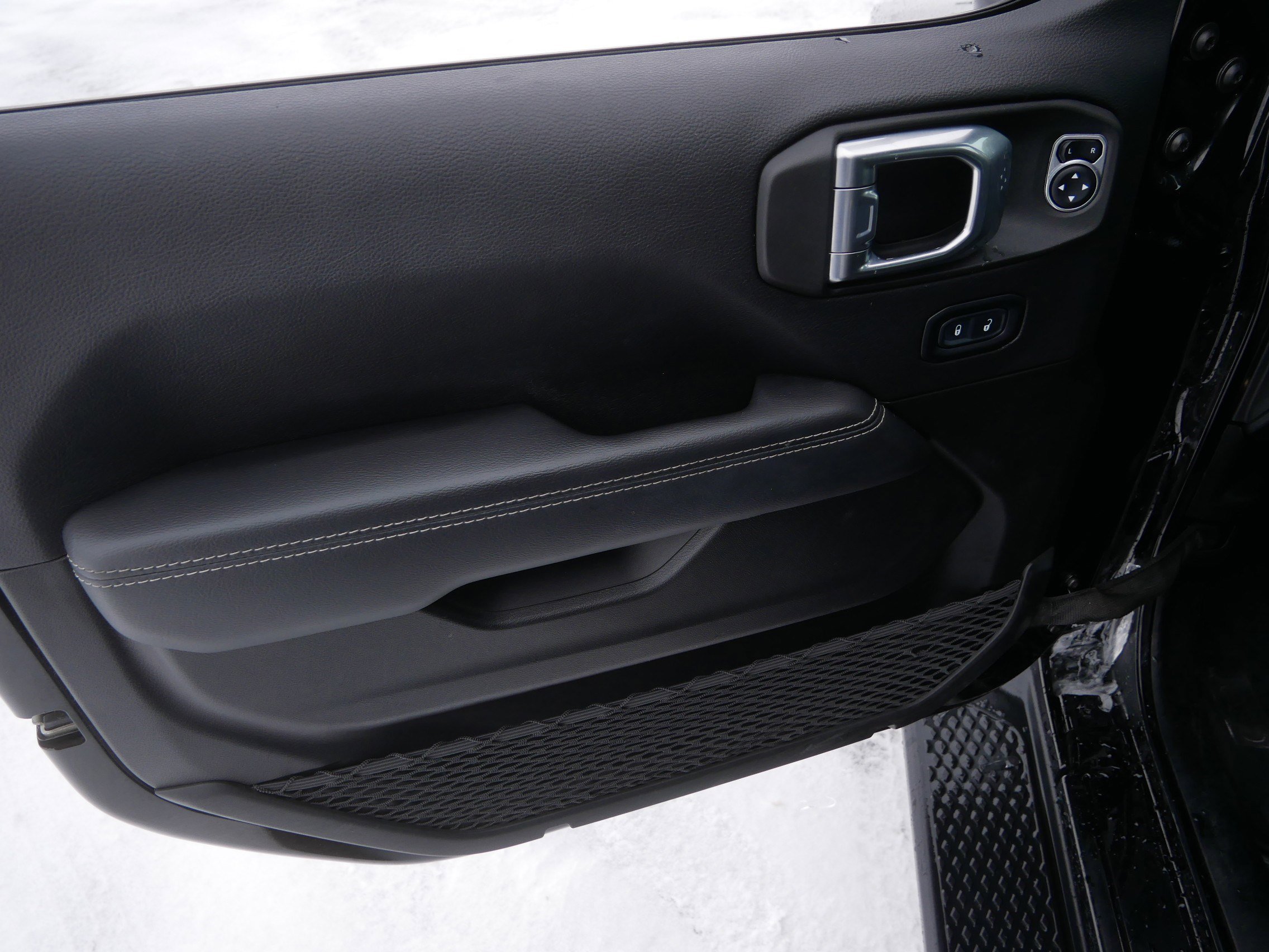 Used 2022 Jeep Gladiator Overland w/ Cold Weather Group image 21