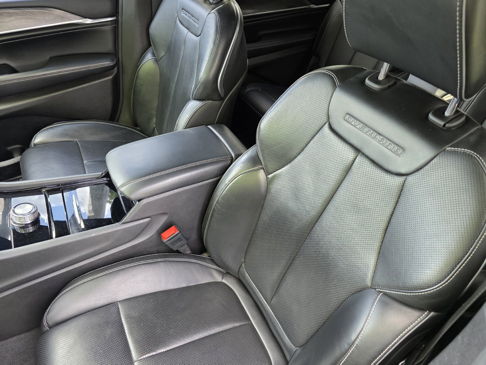 Used 2022 Jeep Grand Cherokee L Overland w/ Luxury Tech Group IV RWD image 12