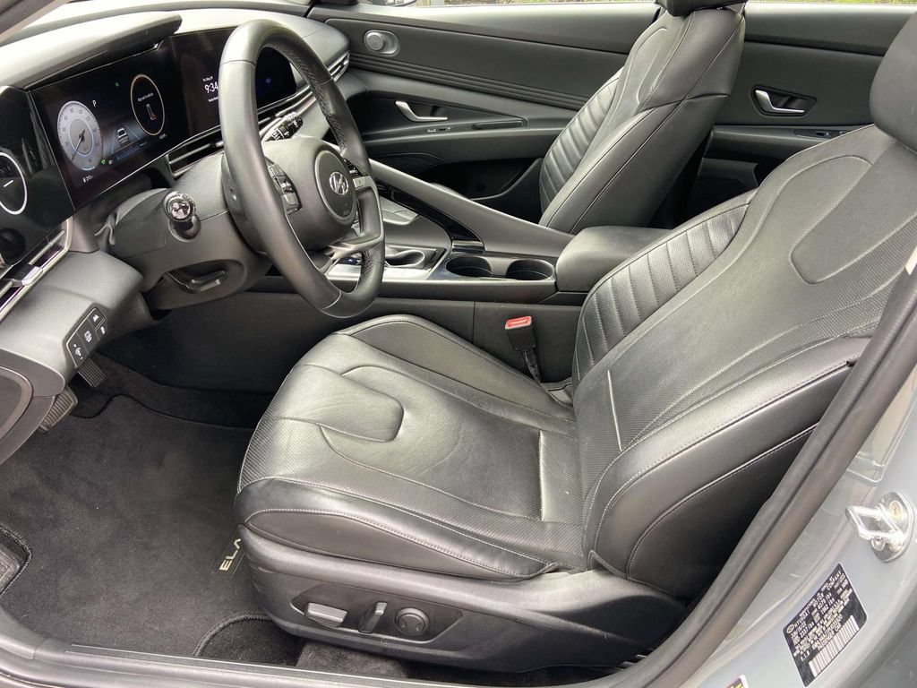Used 2023 Hyundai Elantra Limited FWD image 18