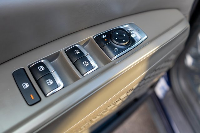 Used 2025 Kia Carnival EX image 27