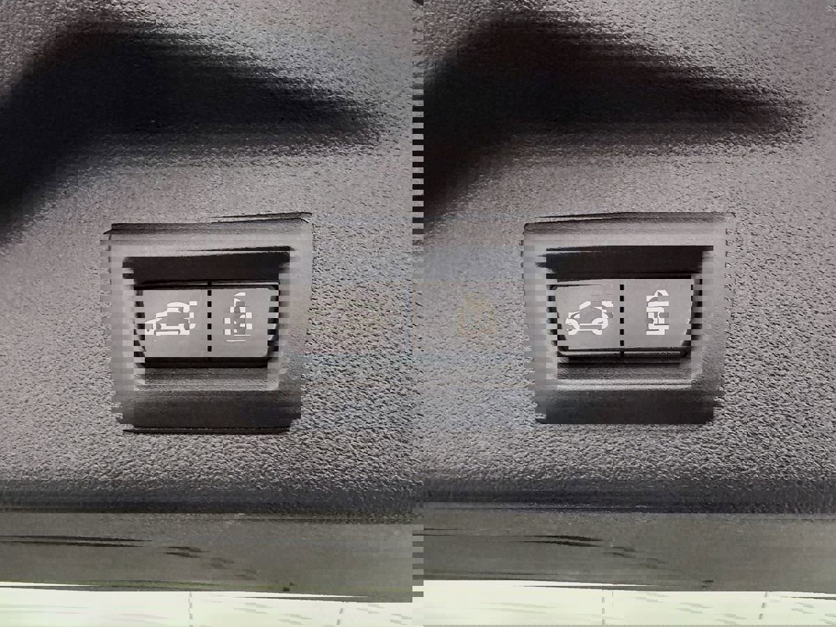 Used 2023 BMW X7 xDrive40i w/ Premium Package image 65