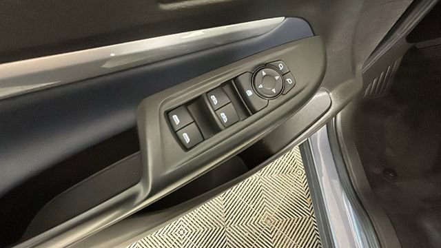 Used 2022 Chevrolet Bolt EUV Premier w/ Launch Edition FWD image 11