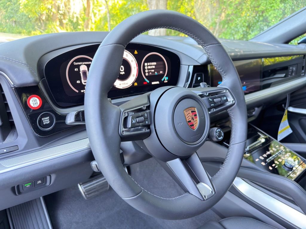 New 2026 Porsche Cayenne Coupe AWD/4WD image 9