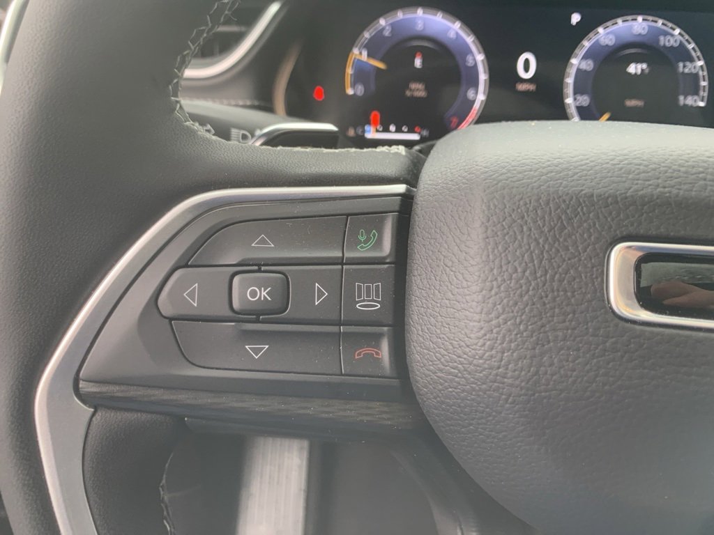 Used 2025 Jeep Grand Cherokee L Altitude image 17