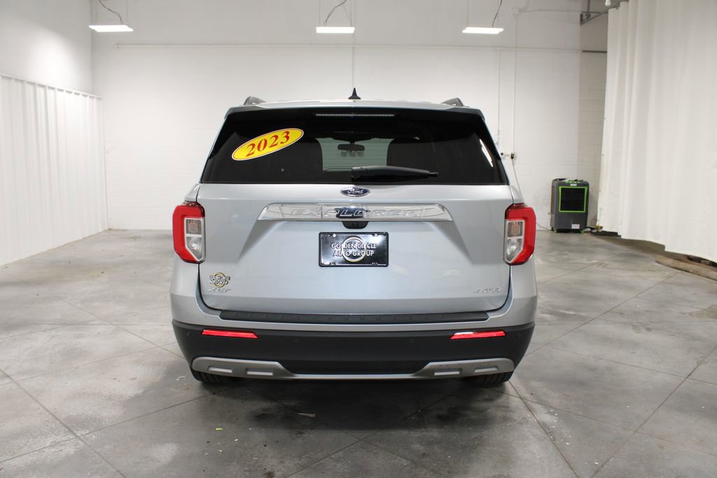 Used 2023 Ford Explorer XLT w/ Equipment Group 202A image 7