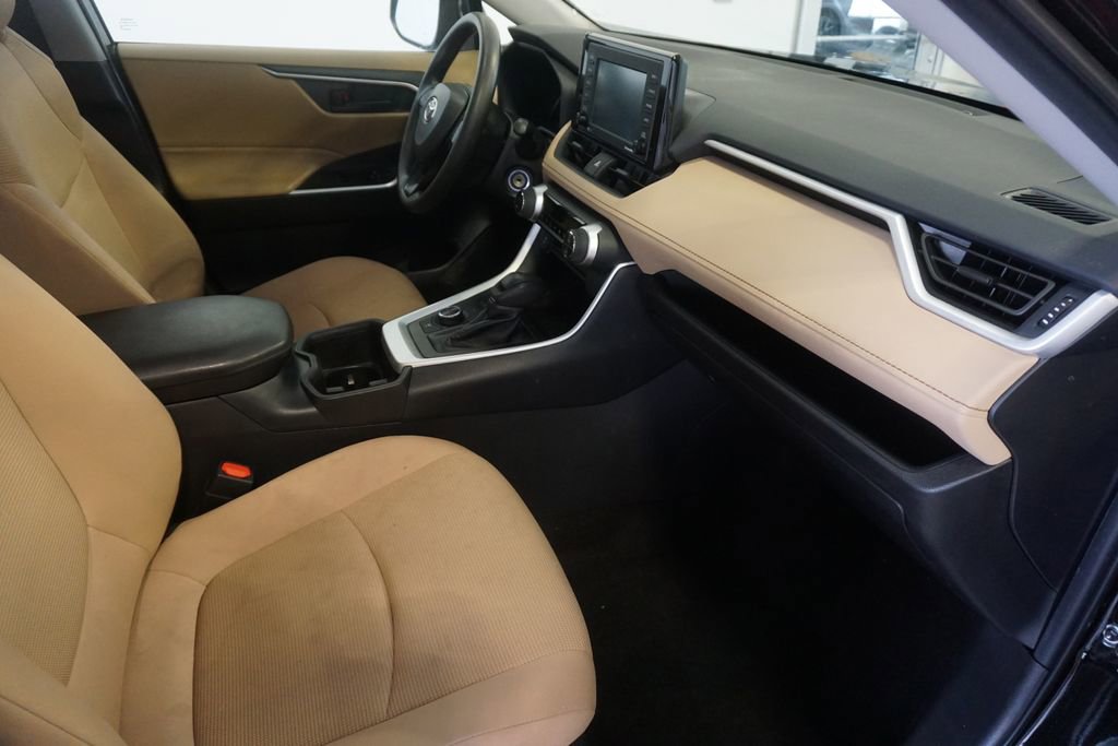 Used 2022 Toyota RAV4 LE AWD/4WD image 19