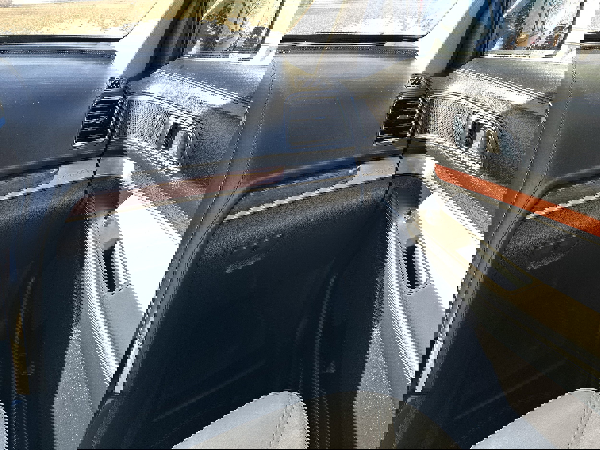 Used 2018 Ford Explorer Platinum image 18