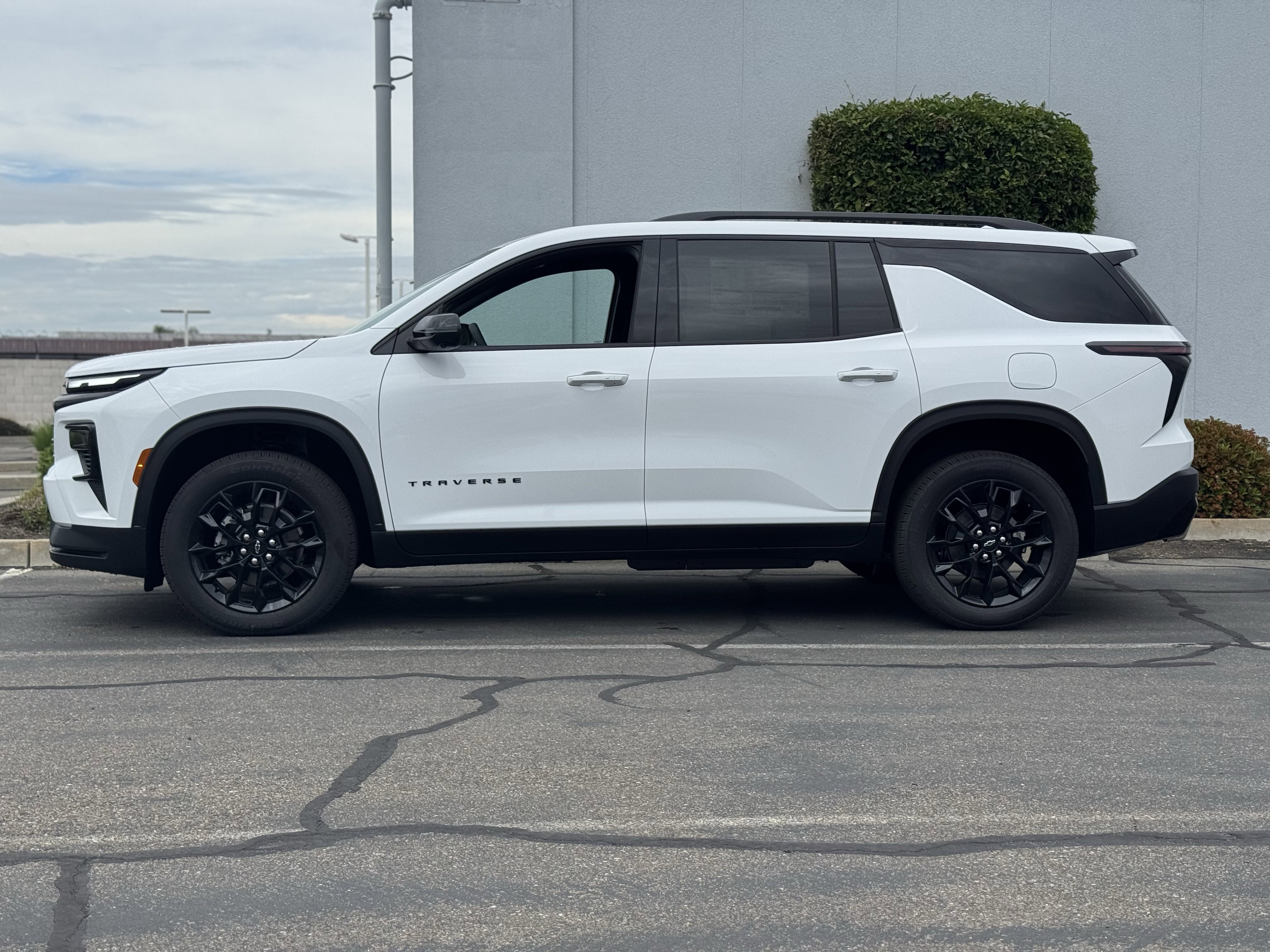 New 2026 Chevrolet Traverse LT w/ Midnight/Sport Edition AWD/4WD image 4