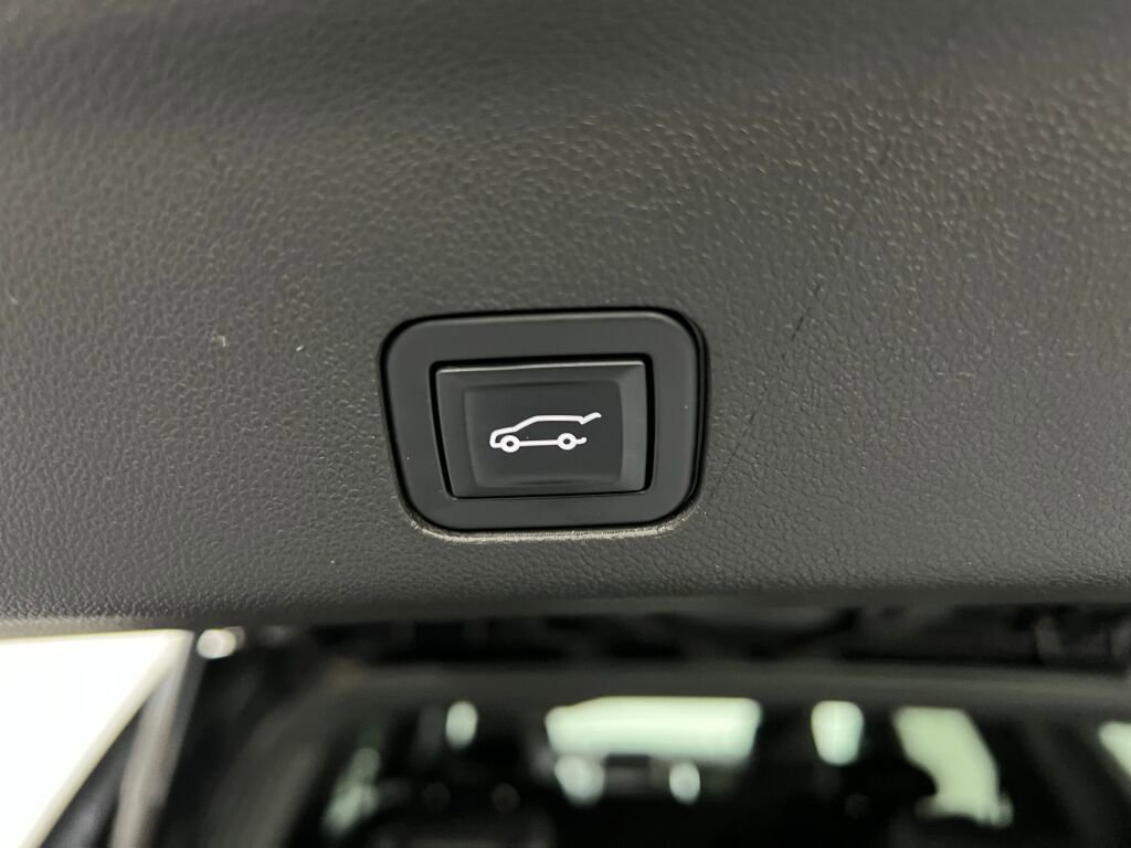 Used 2022 Chevrolet Tahoe LT w/ Luxury Package image 18