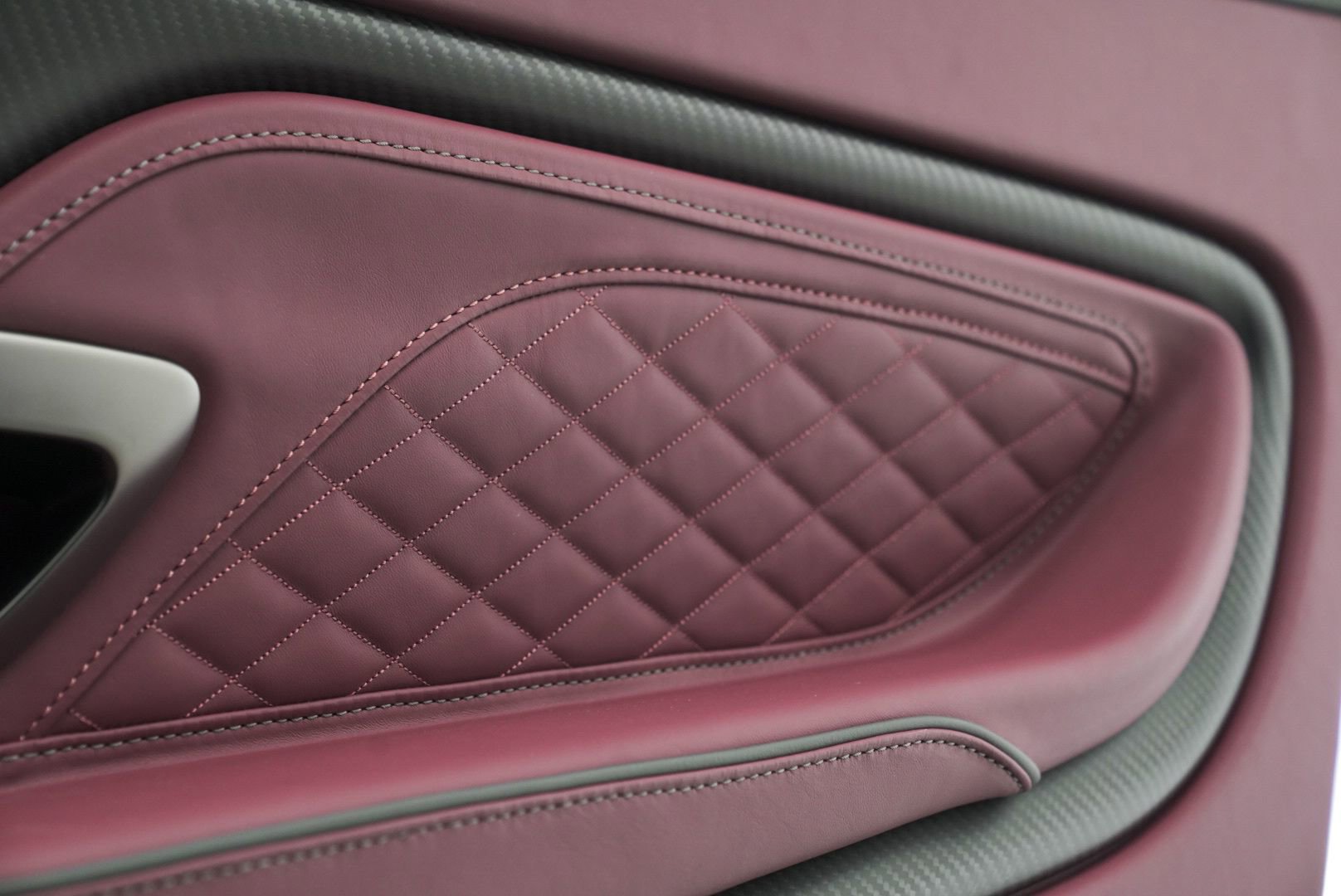 Used 2023 Aston Martin DBS Coupe image 30