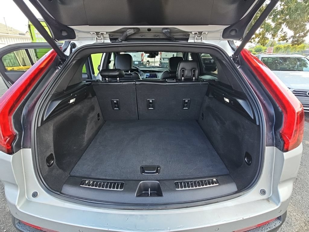 Used 2022 Cadillac XT4 Premium Luxury w/ Safety Alert Package FWD image 35