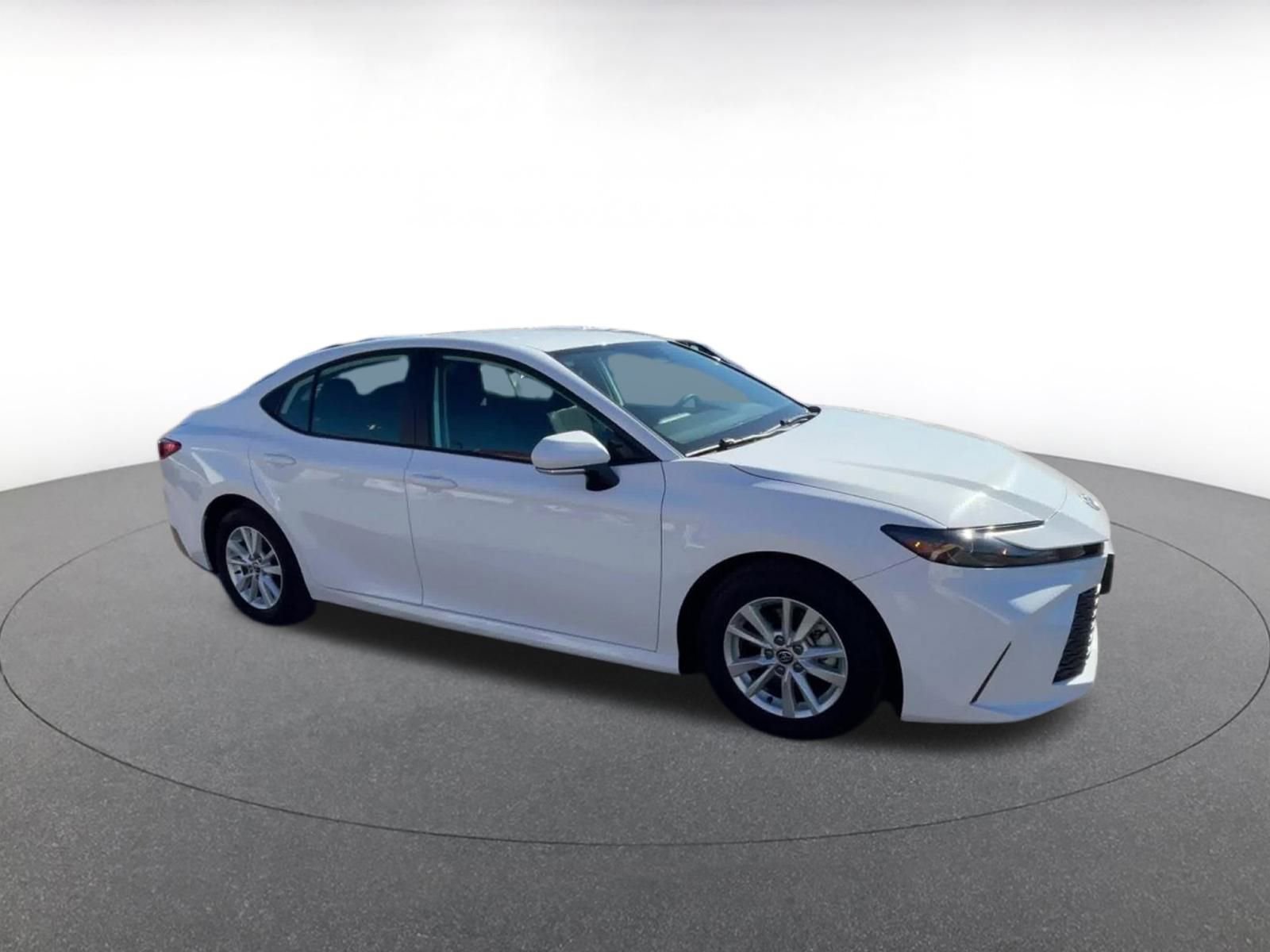 Used 2025 Toyota Camry LE image 4