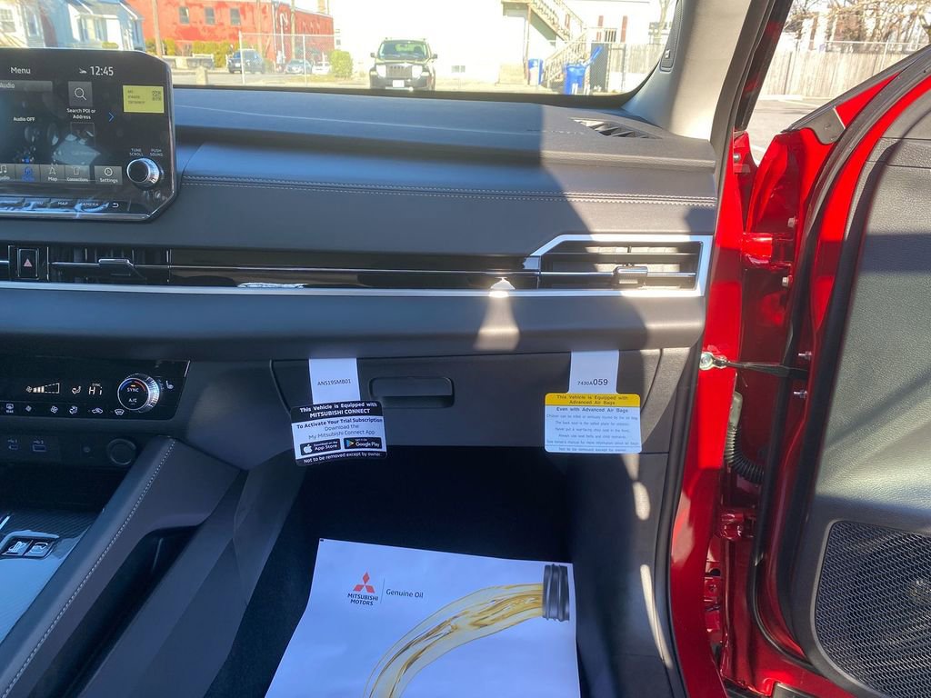 New 2025 Mitsubishi Outlander SE image 29