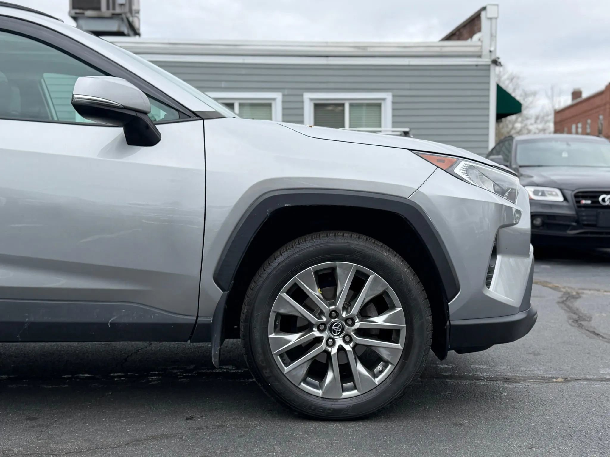 Used 2019 Toyota RAV4 XLE Premium image 22