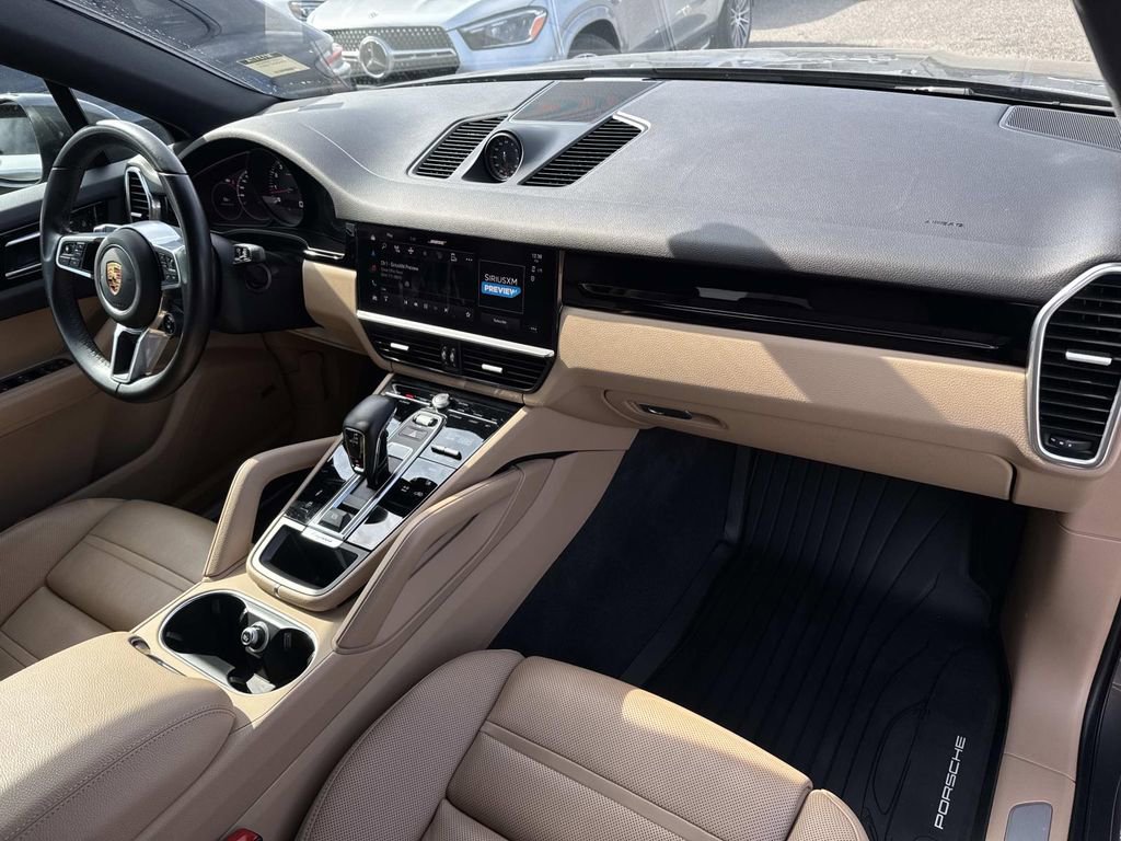 Used 2022 Porsche Cayenne Platinum Edition image 13