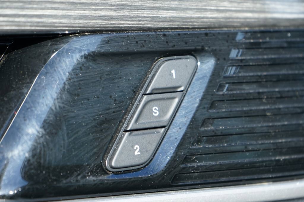 Used 2022 Jeep Wagoneer Series III w/ Rear Seat Video Group 1 image 17