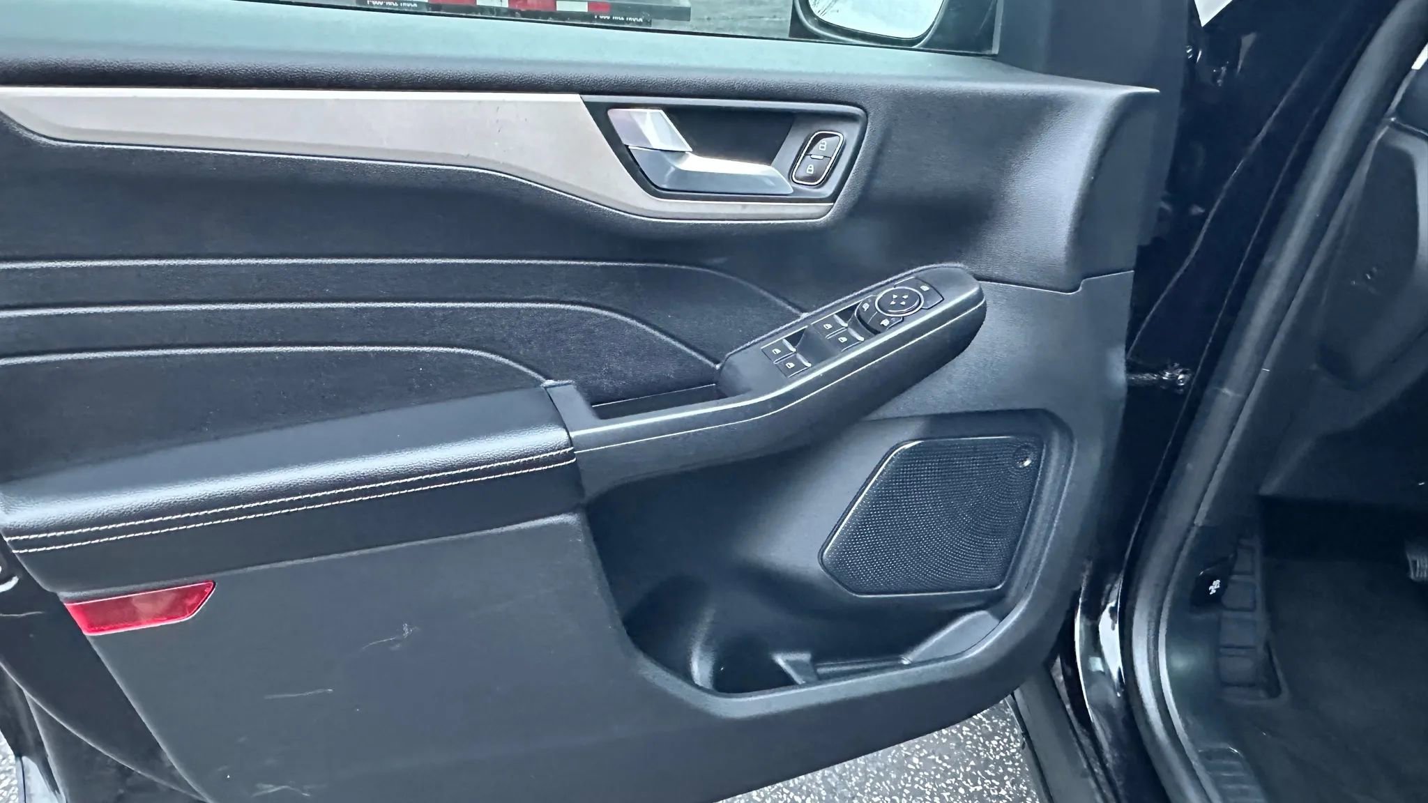 Used 2021 Ford Escape SEL image 12