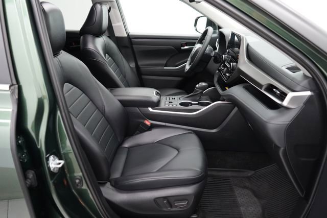 Used 2023 Toyota Highlander XLE image 91