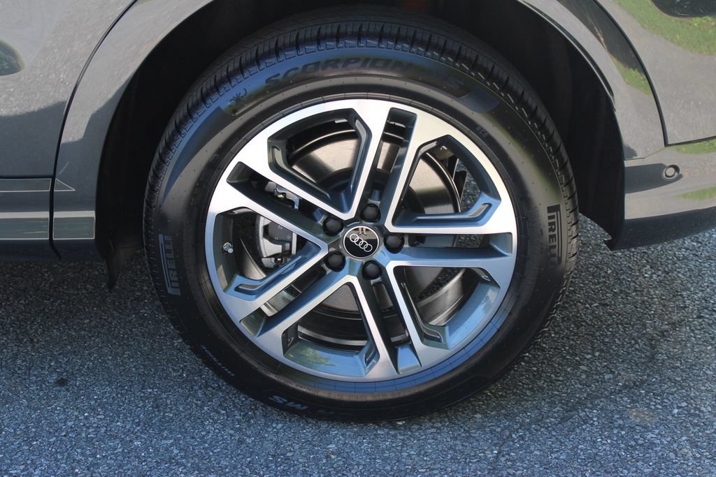 Used 2025 Audi Q5 Premium Plus w/ Premium Plus AWD/4WD image 35