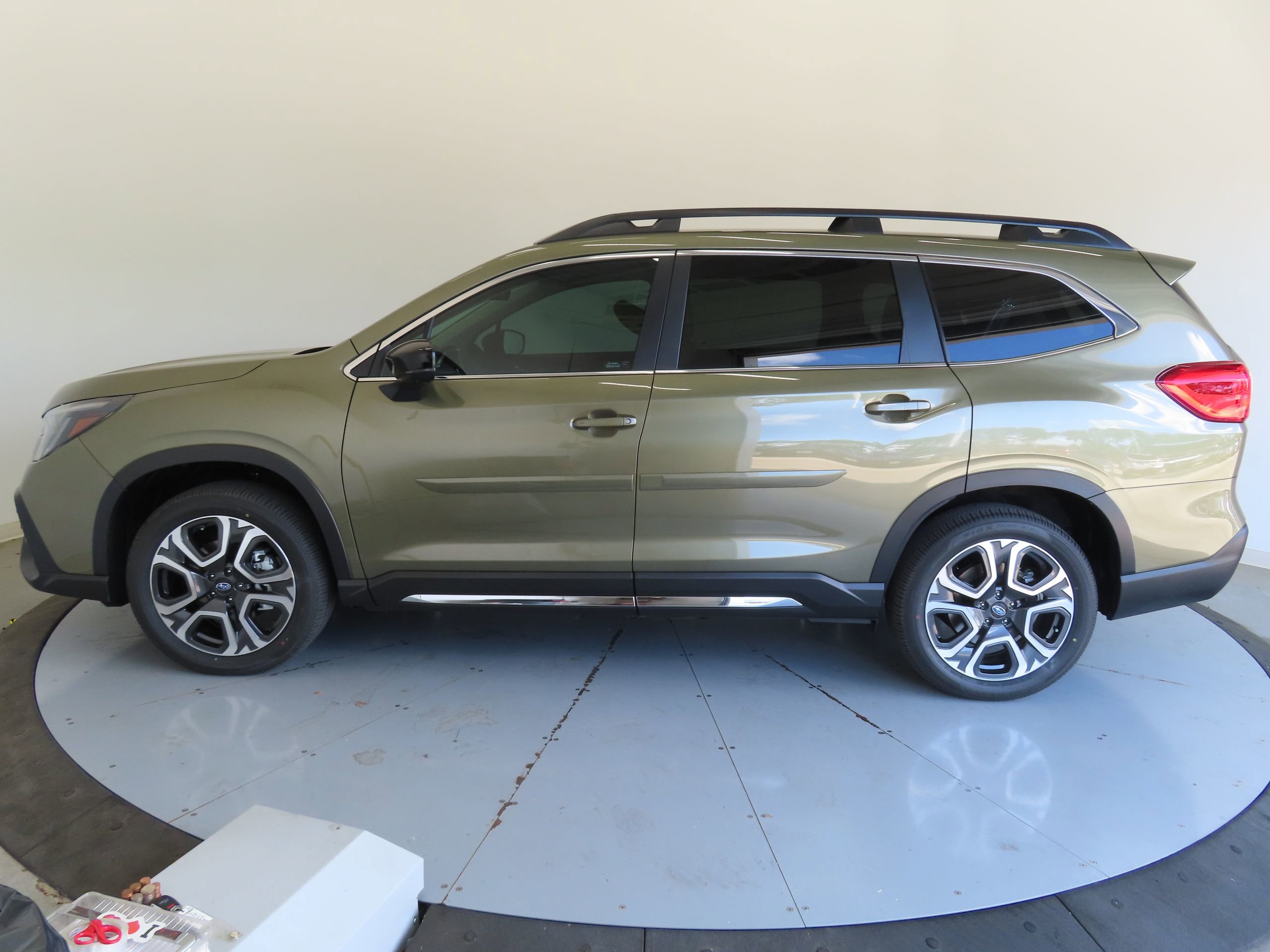 New 2026 Subaru Ascent Limited image 9