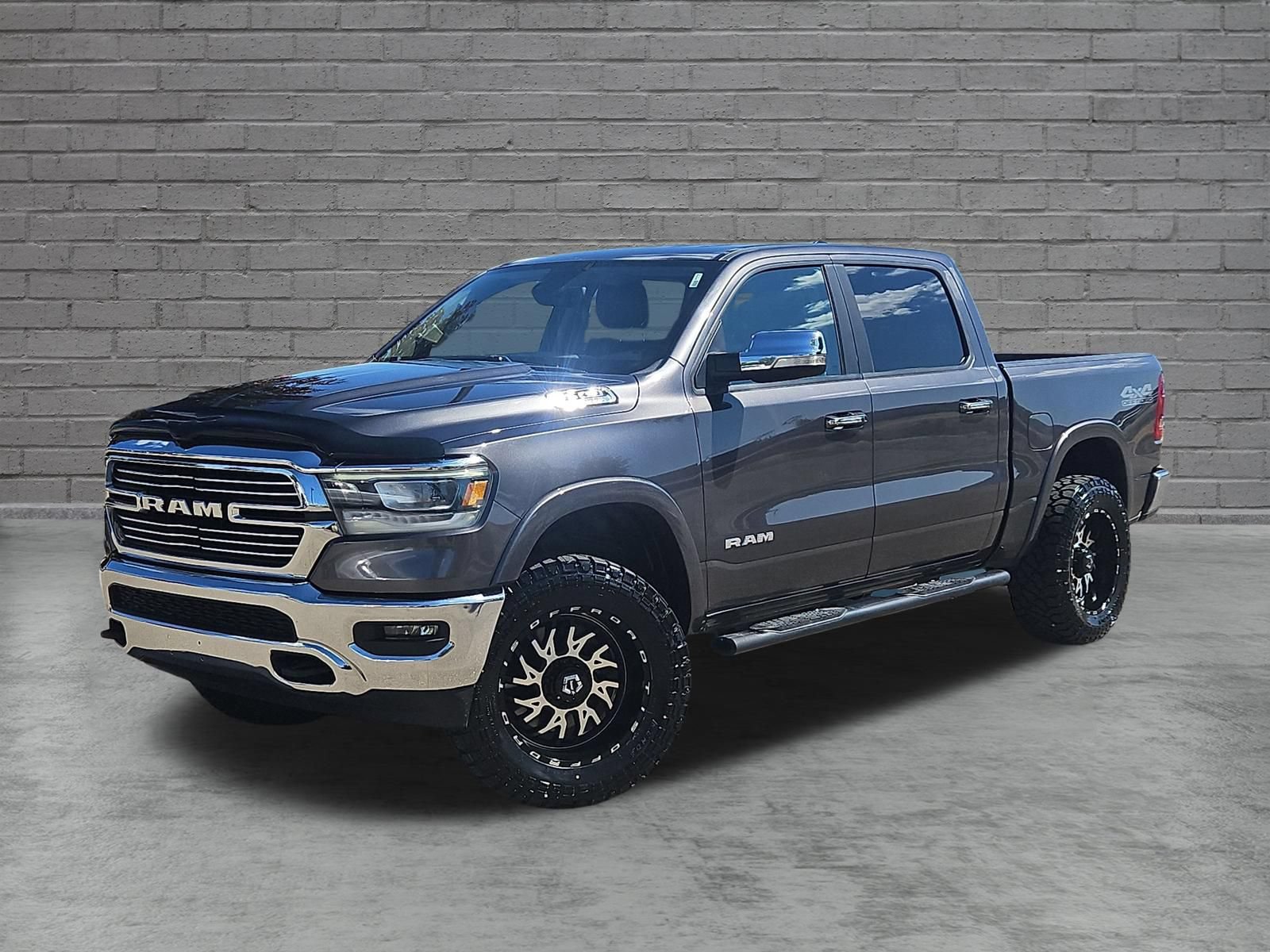 Used 2019 RAM 1500 Laramie w/ Off Road Group AWD/4WD image 3