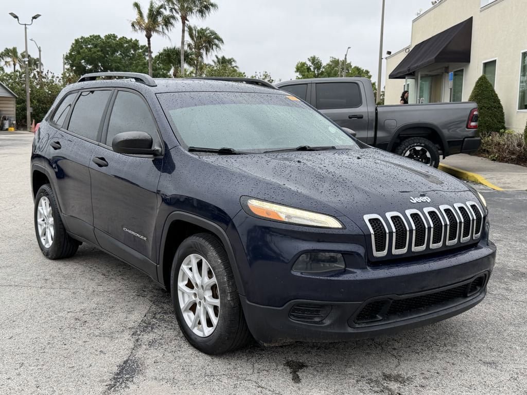 Used 2016 Jeep Cherokee Sport FWD image 2