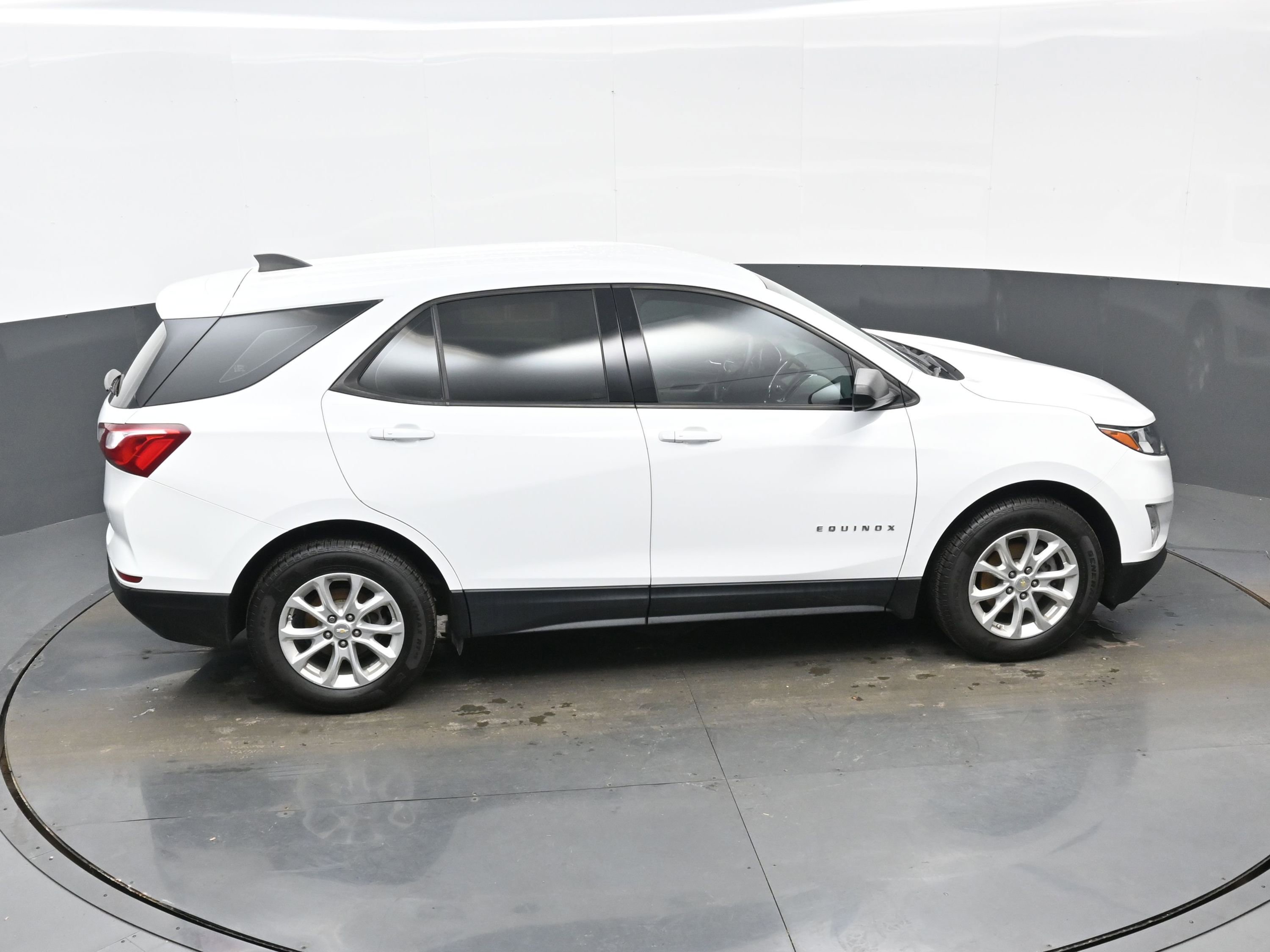Used 2019 Chevrolet Equinox LS image 37
